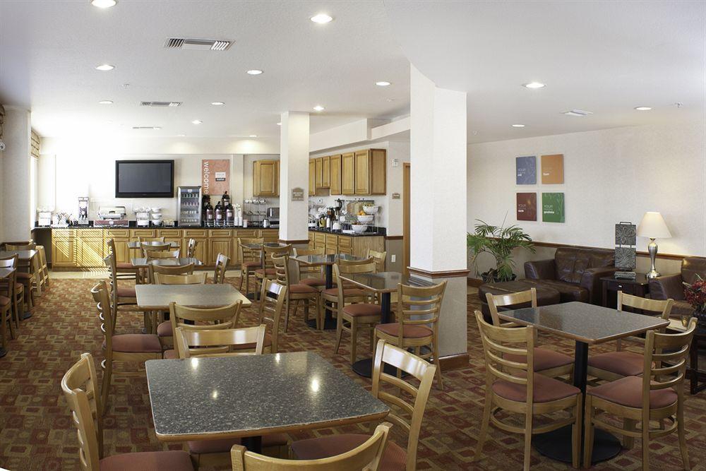 Comfort Suites Tampa Airport North Exterior foto